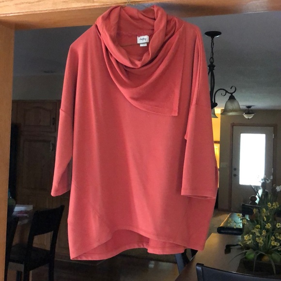 Pumpkin colored Daytrip top - Picture 3 of 3